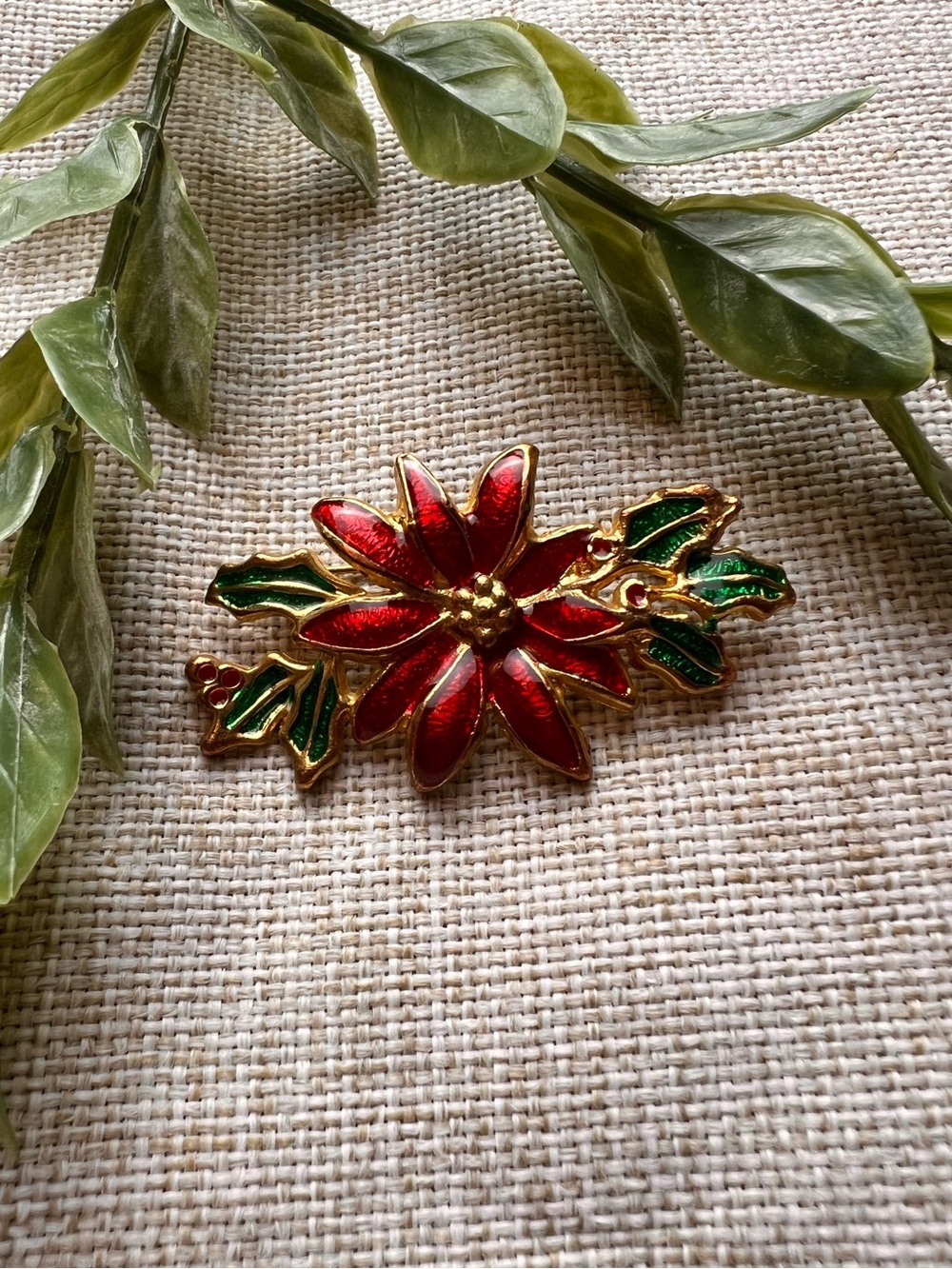 VINTAGE Red and Green Christmas Poinsettia Enamel Flower Brooch